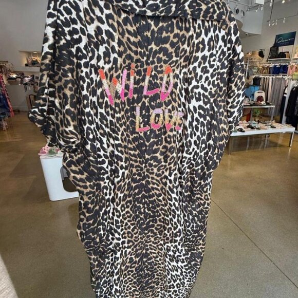 Cheetah Blouse With Embroidery on the Back - Picture 4 of 4